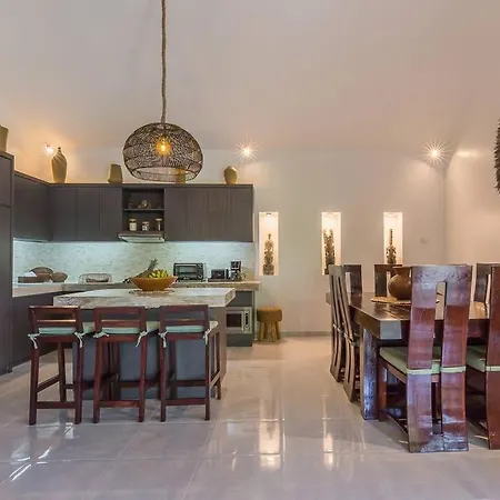 Villa Budha 2 4Bedrs 12M Pool, 700M2 Garden&Bbq, Central & Quiet
